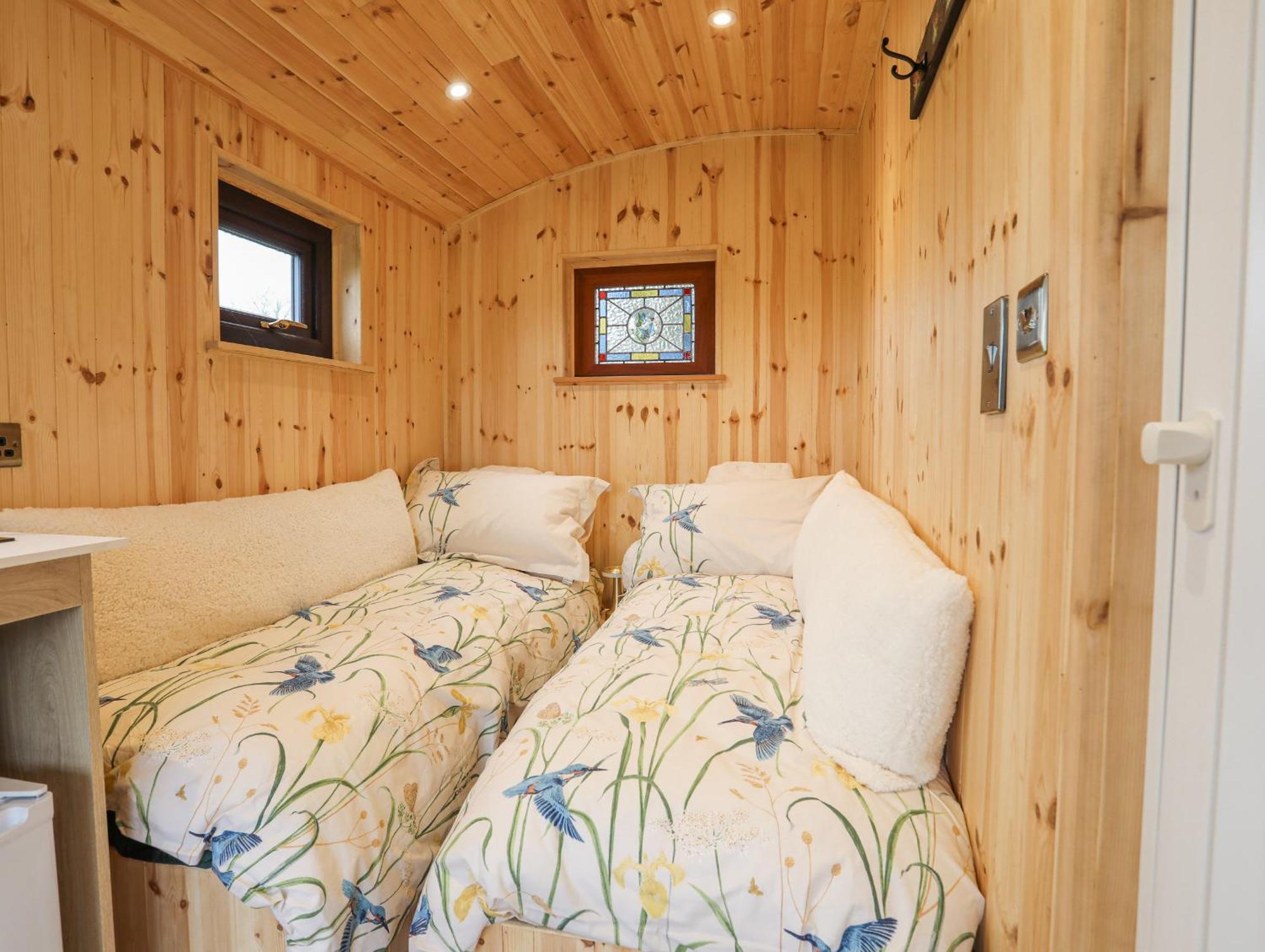 Tal Sarn Shepherd Hut スランヴァイルプールグウインゲル エクステリア 写真