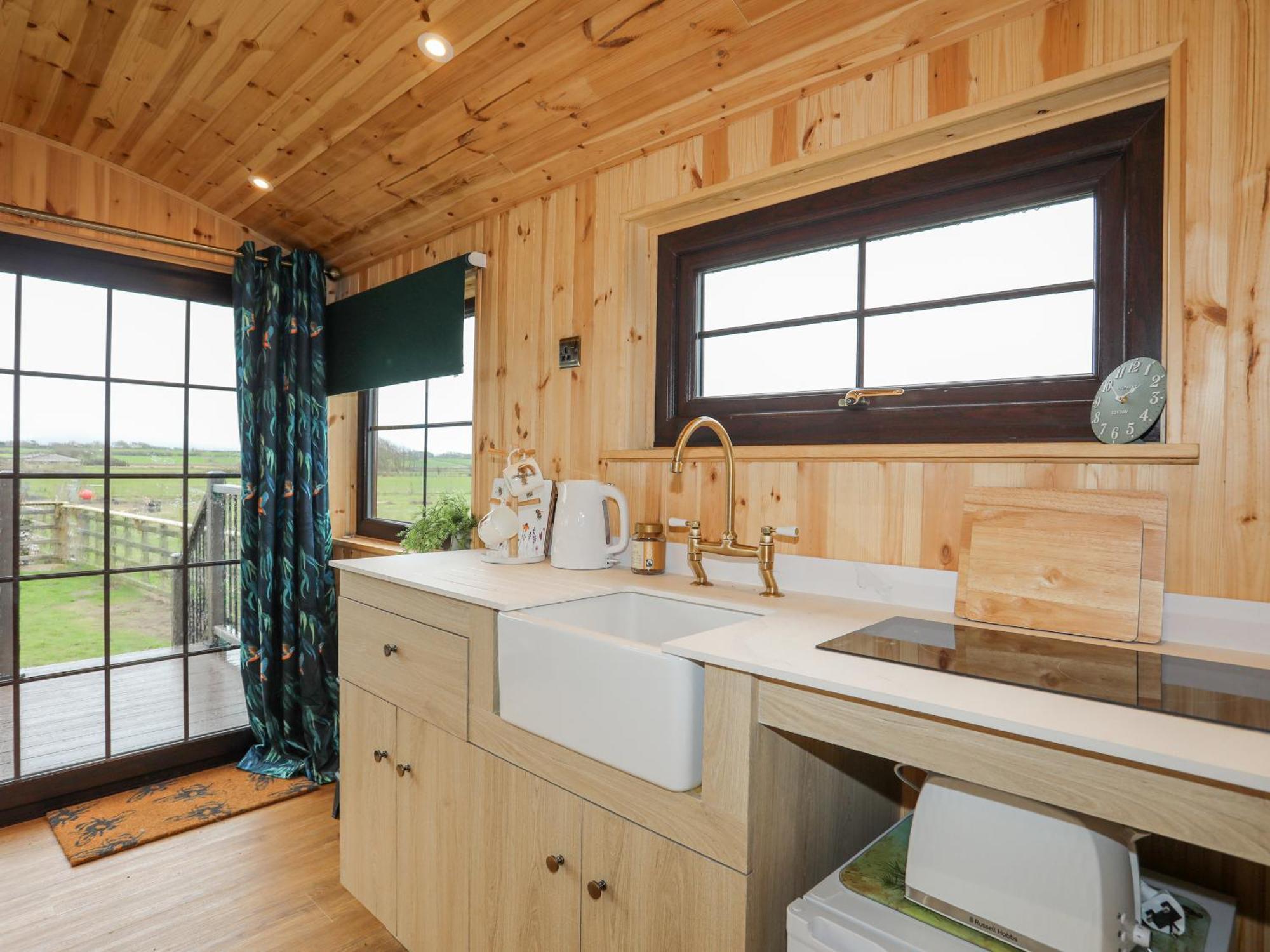 Tal Sarn Shepherd Hut スランヴァイルプールグウインゲル エクステリア 写真