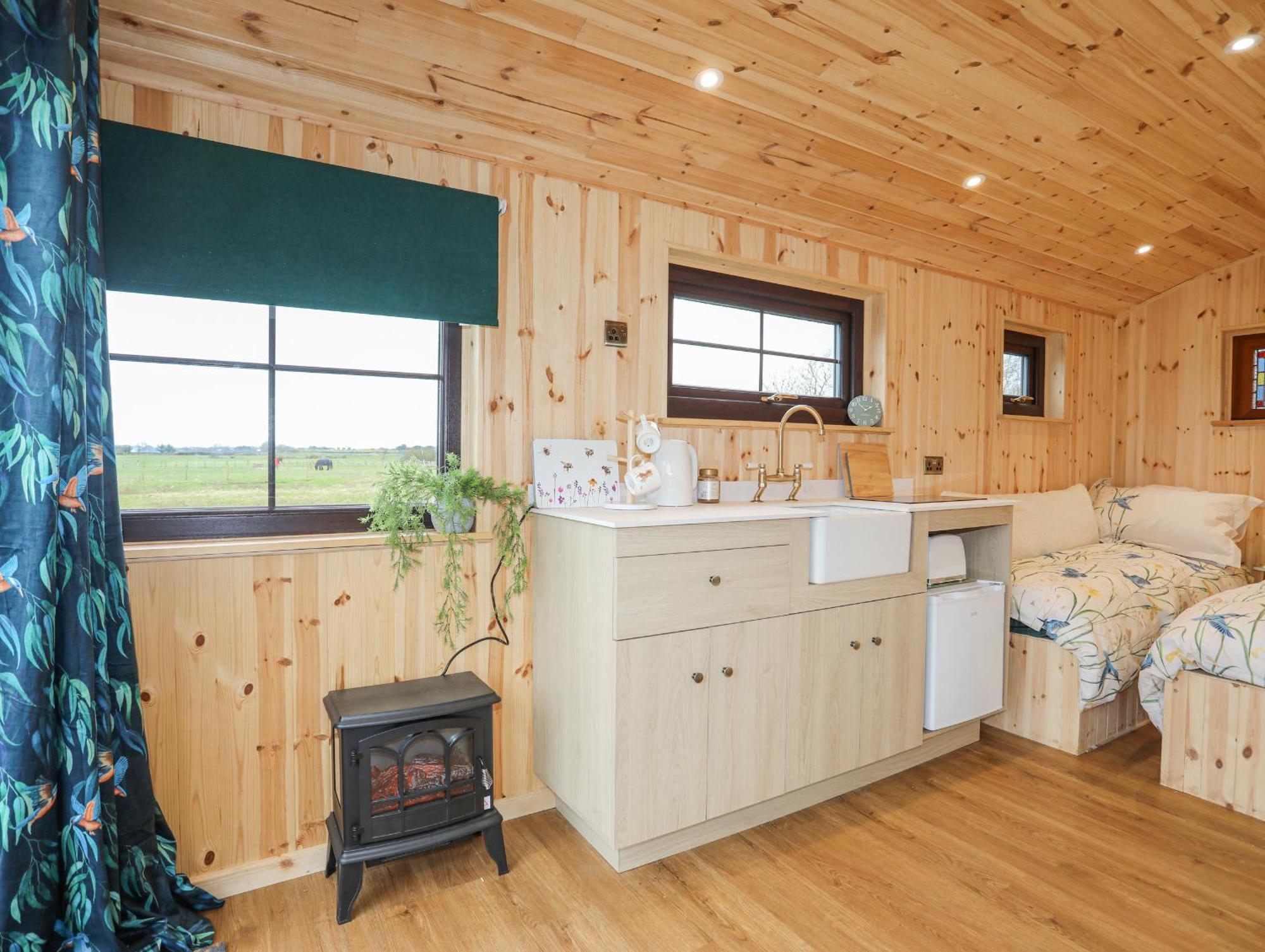 Tal Sarn Shepherd Hut スランヴァイルプールグウインゲル エクステリア 写真