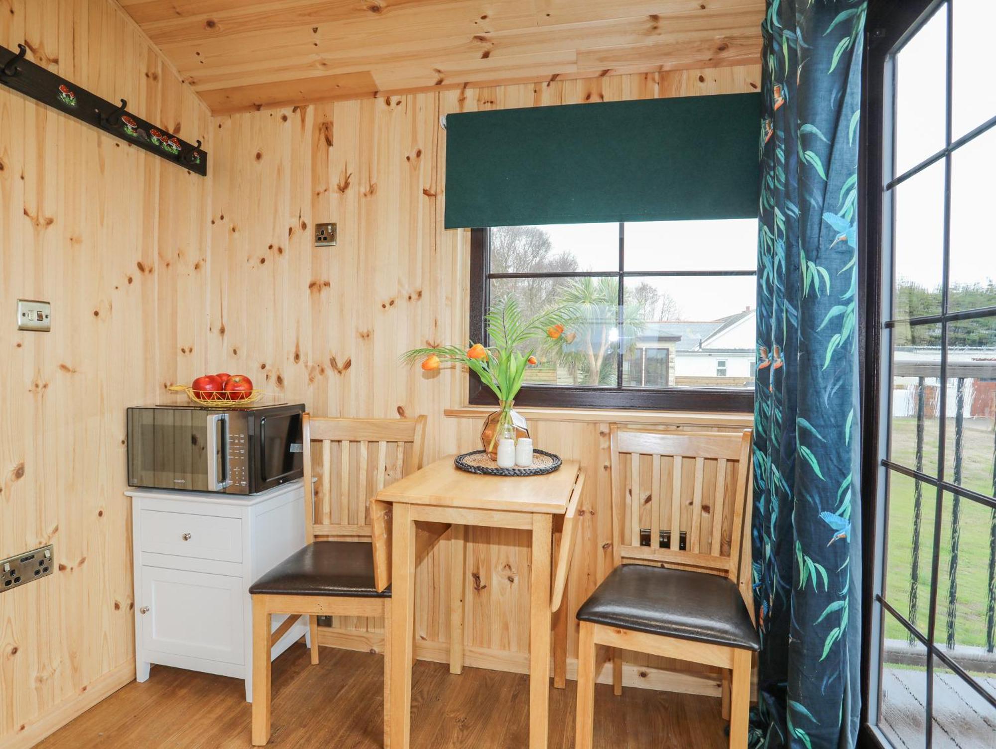 Tal Sarn Shepherd Hut スランヴァイルプールグウインゲル エクステリア 写真