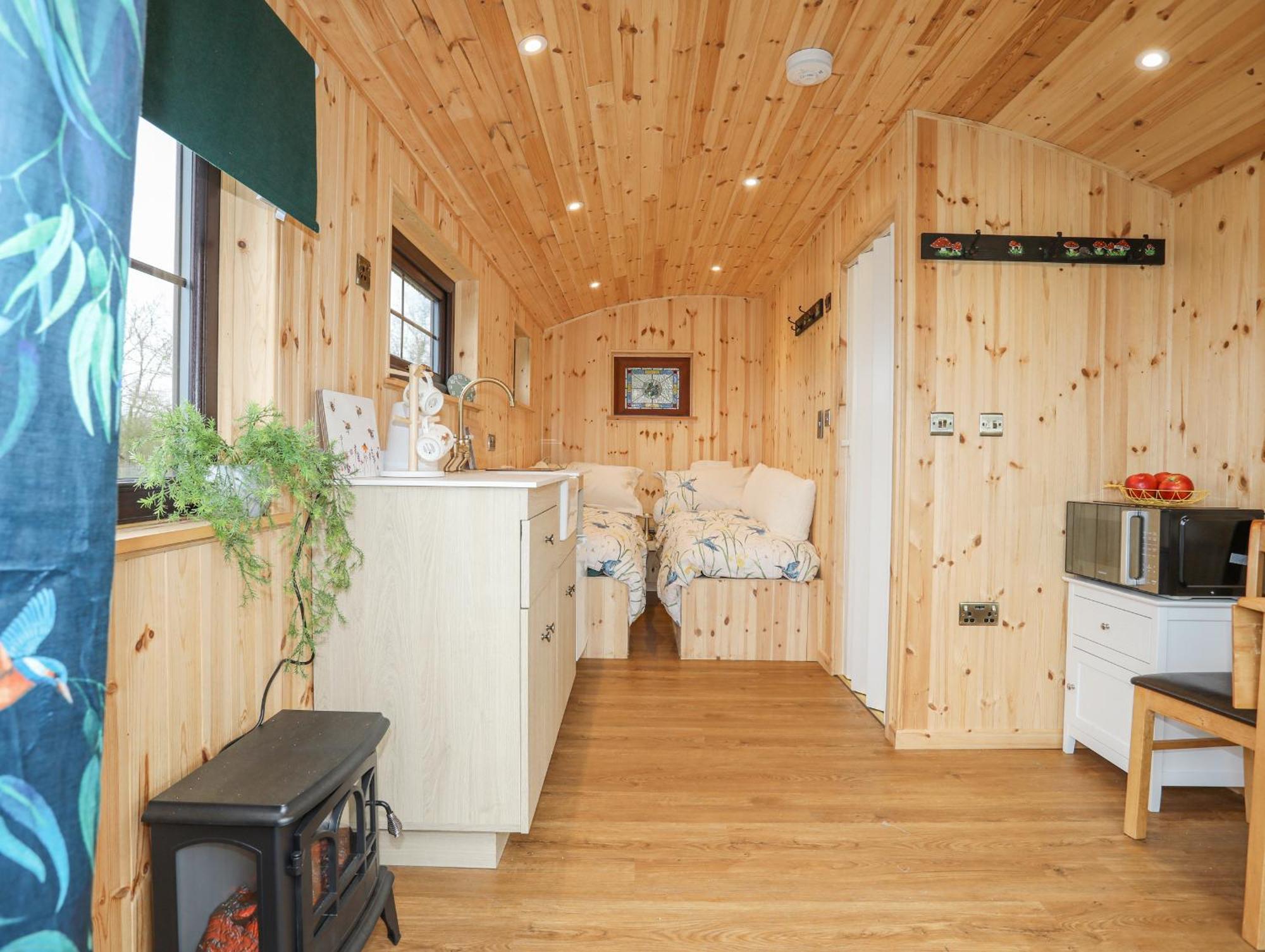 Tal Sarn Shepherd Hut スランヴァイルプールグウインゲル エクステリア 写真