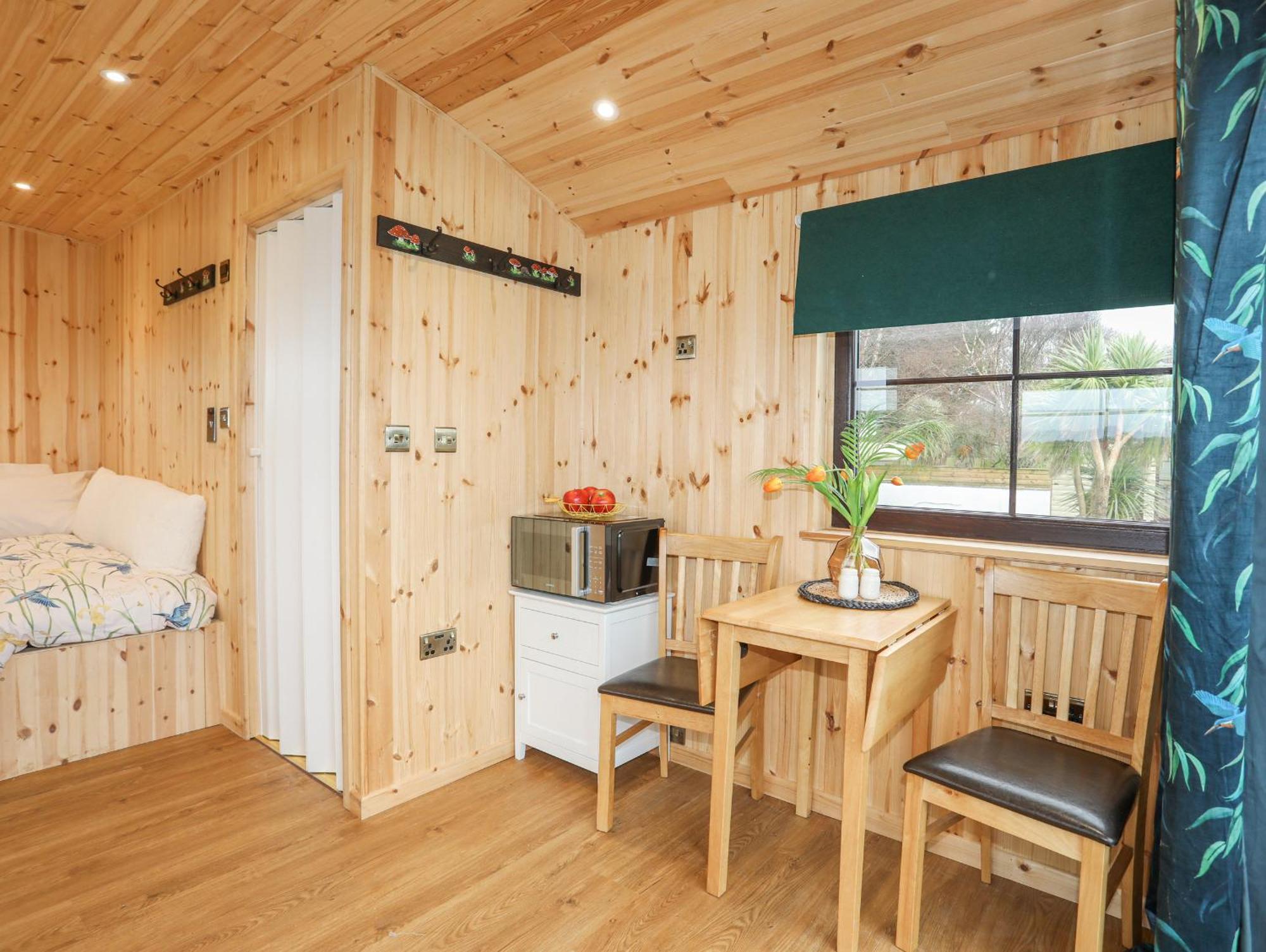 Tal Sarn Shepherd Hut スランヴァイルプールグウインゲル エクステリア 写真