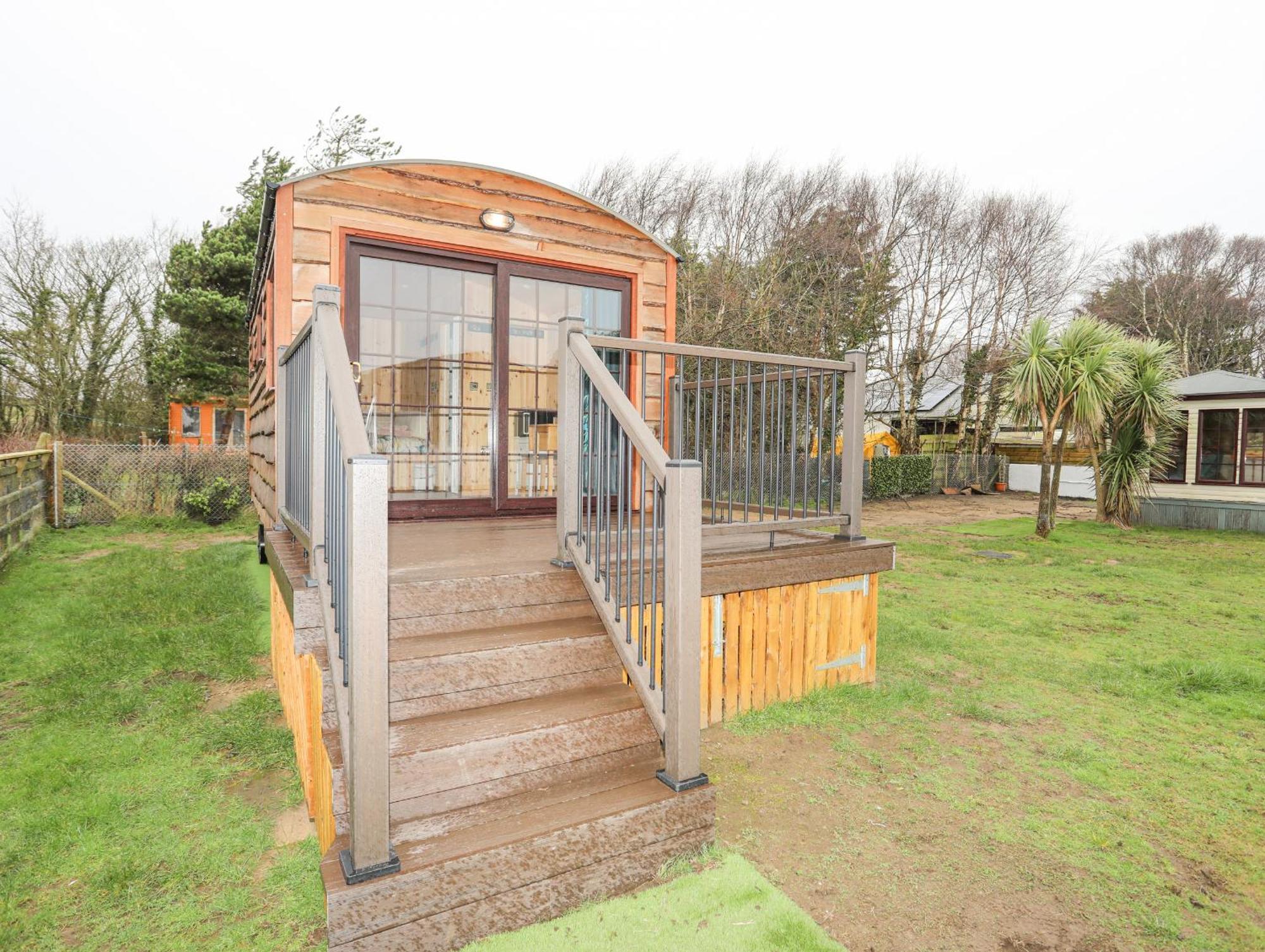 Tal Sarn Shepherd Hut スランヴァイルプールグウインゲル エクステリア 写真